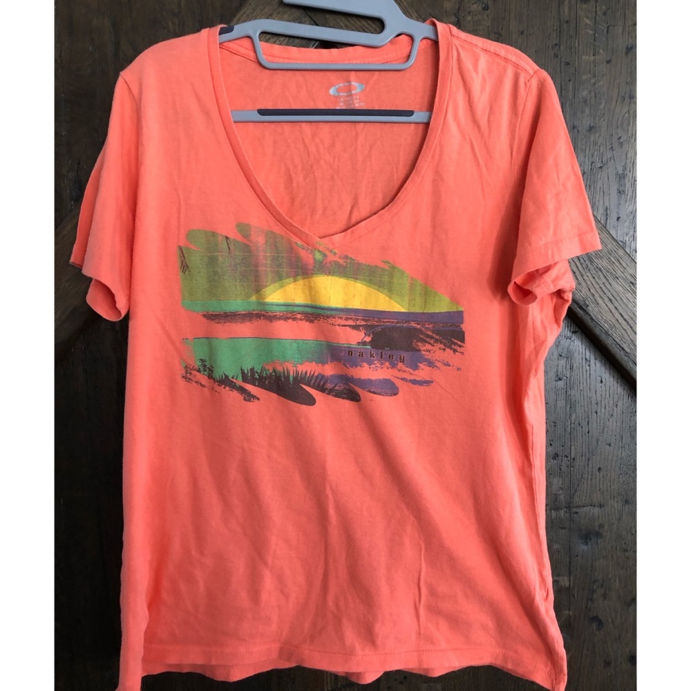 Oakley Women’s t-shirt vintage normal wear & tear